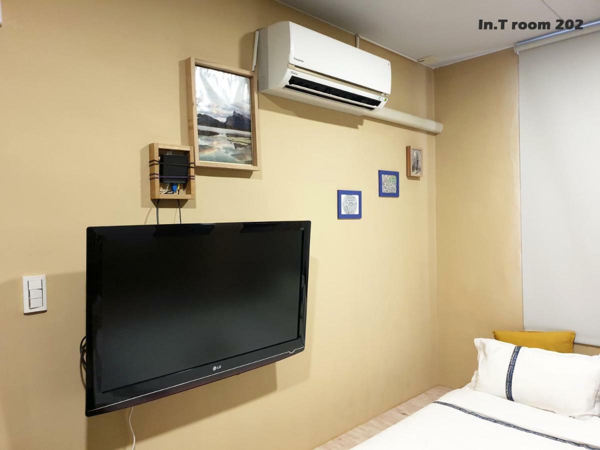 In.T Apartment Tainan Luaran gambar